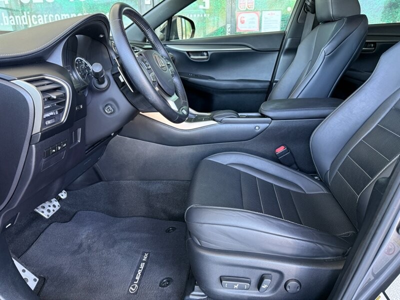 Lexus NX 200t Vehicle Full-screen Gallery Image 17