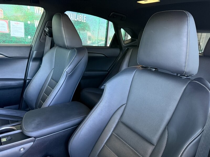 Lexus NX 200t Vehicle Full-screen Gallery Image 18