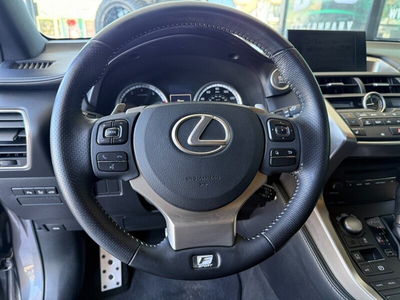 Lexus NX 200t Vehicle Full-screen Gallery Image 19