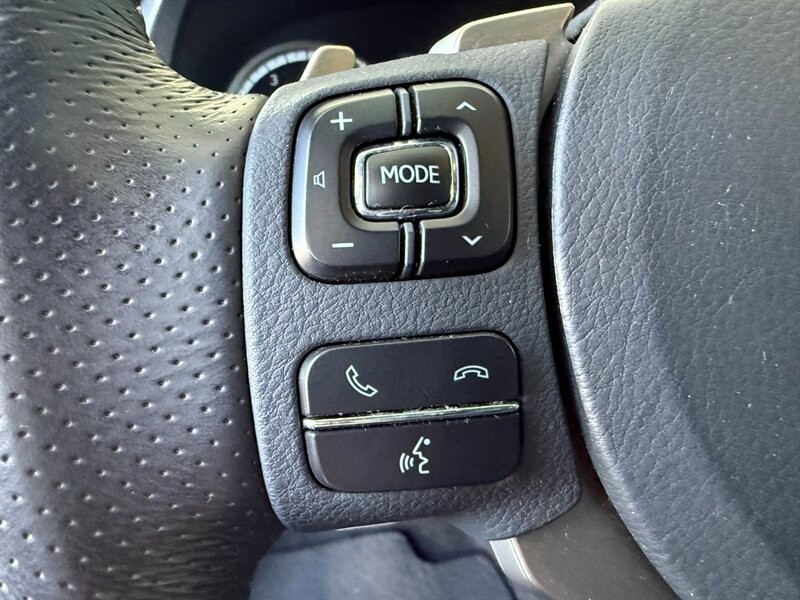 Lexus NX 200t Vehicle Full-screen Gallery Image 20