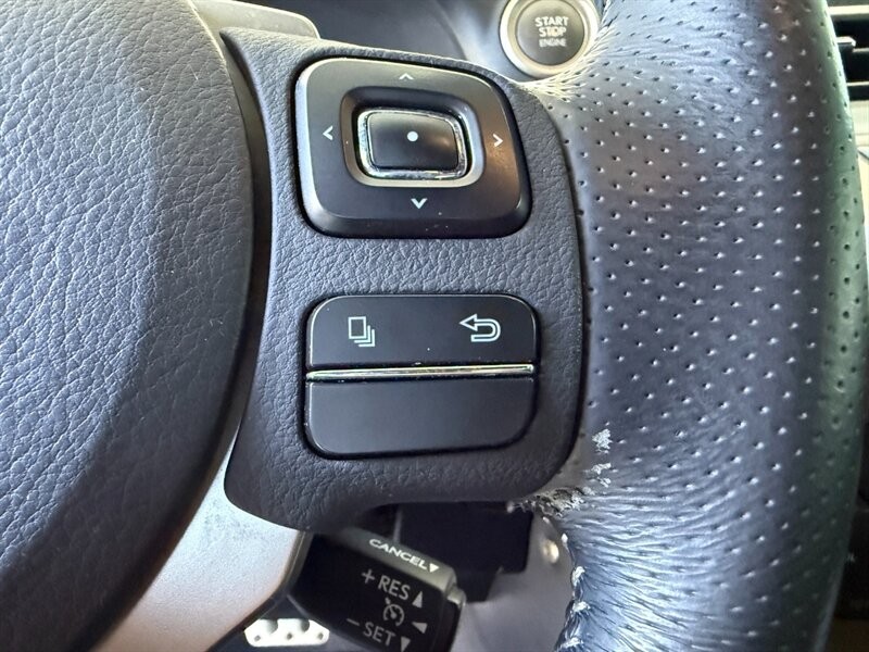 Lexus NX 200t Vehicle Full-screen Gallery Image 21