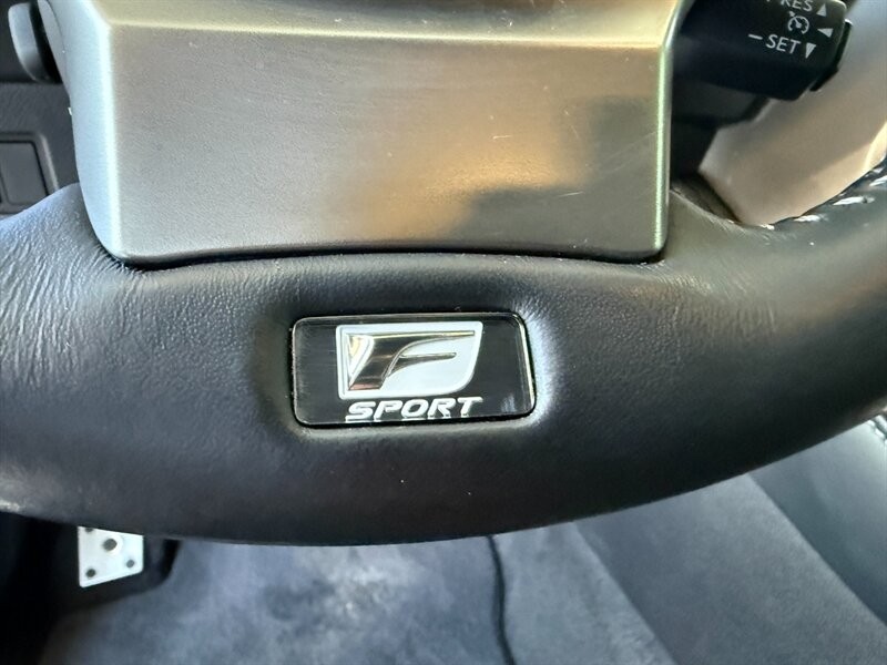 Lexus NX 200t Vehicle Full-screen Gallery Image 22