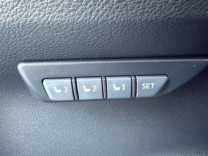 Lexus NX 200t Vehicle Full-screen Gallery Image 26