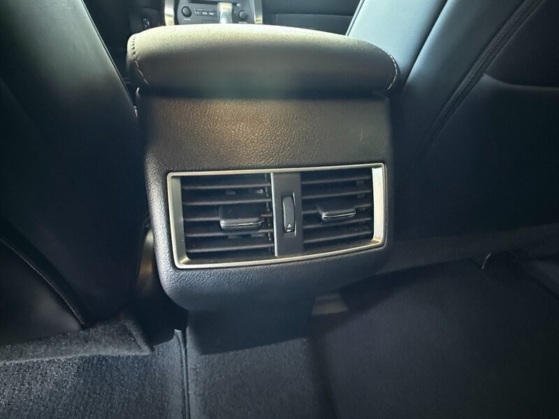 Lexus NX 200t Vehicle Full-screen Gallery Image 28