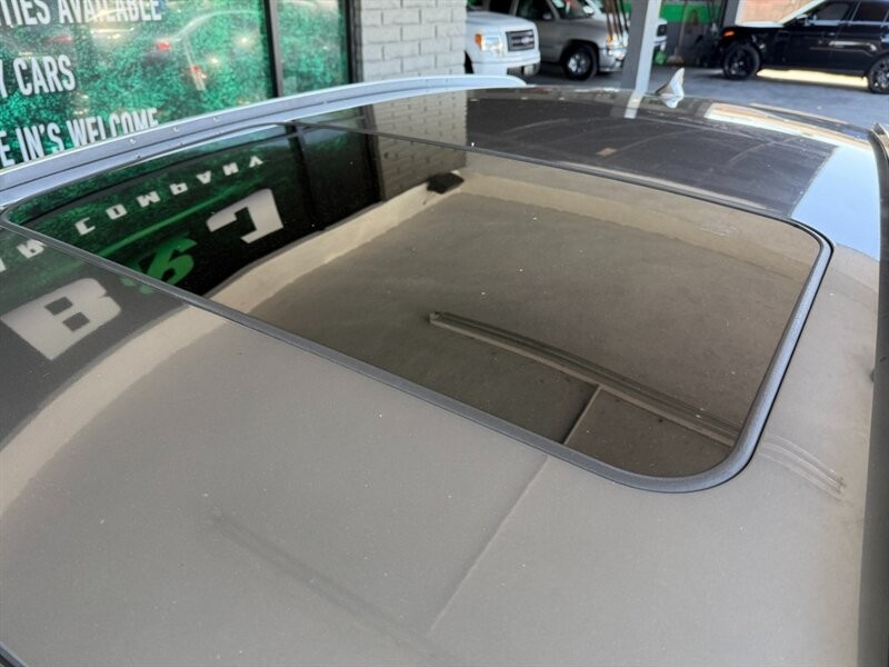 Lexus NX 200t Vehicle Full-screen Gallery Image 33