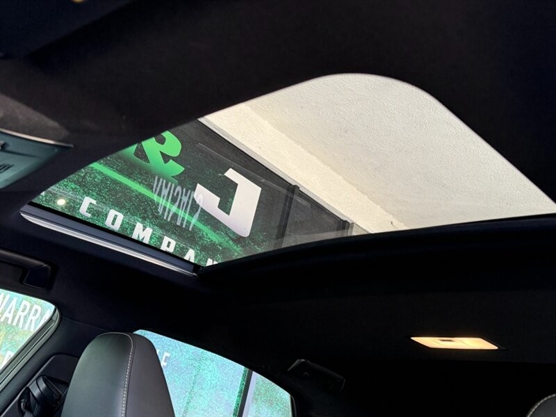 Lexus NX 200t Vehicle Full-screen Gallery Image 34