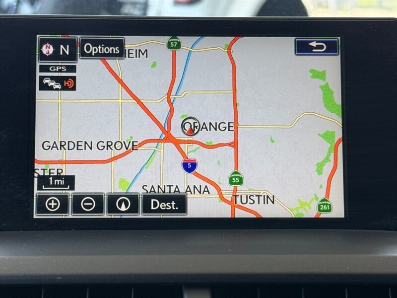 Lexus NX 200t Vehicle Full-screen Gallery Image 37