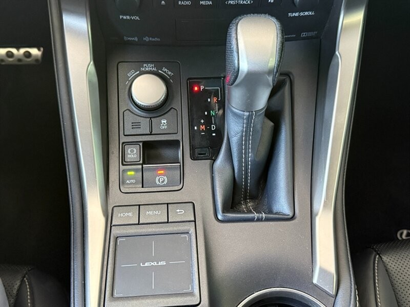 Lexus NX 200t Vehicle Full-screen Gallery Image 39