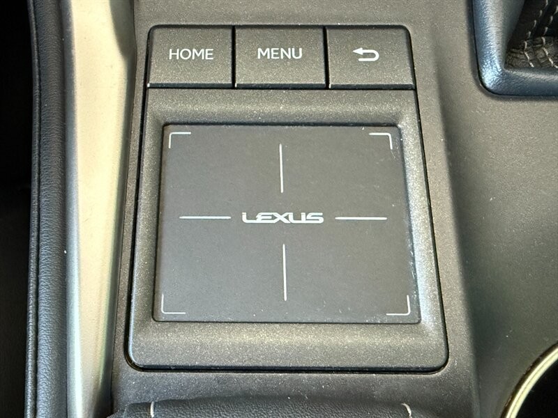 Lexus NX 200t Vehicle Full-screen Gallery Image 40