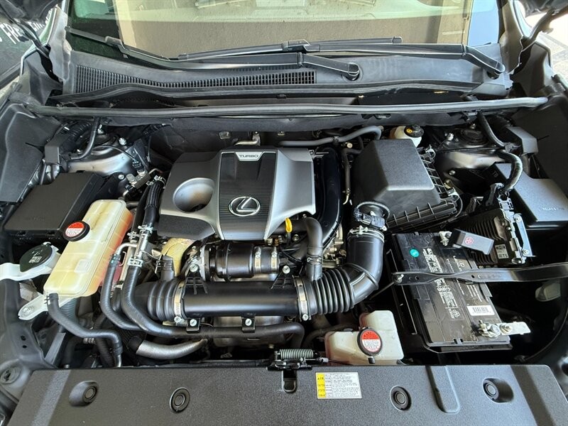 Lexus NX 200t Vehicle Full-screen Gallery Image 43