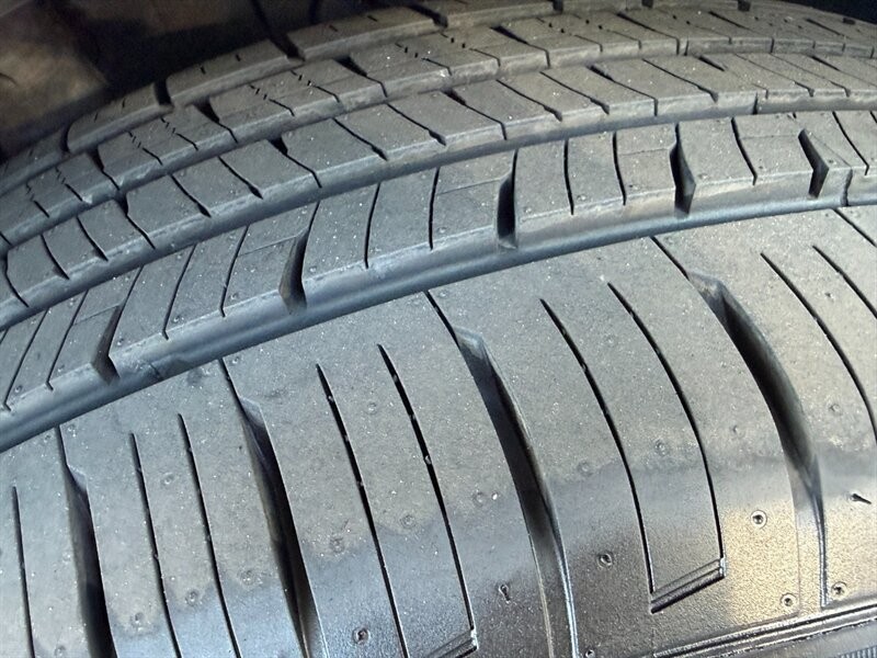 Lexus NX 200t Vehicle Full-screen Gallery Image 45