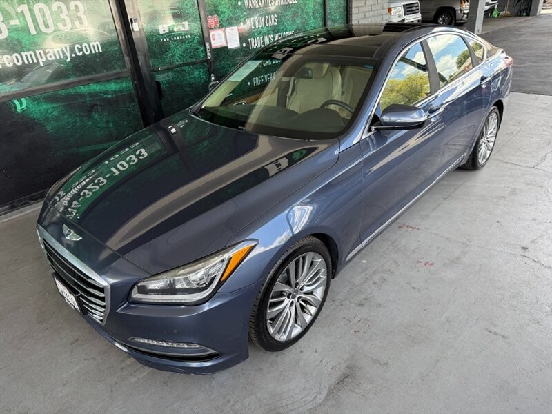 Hyundai Genesis Vehicle Full-screen Gallery Image 02