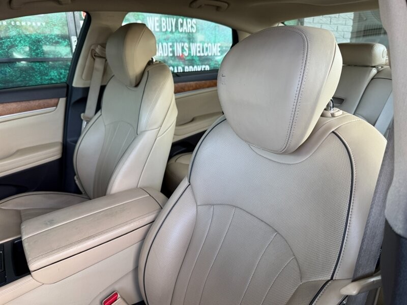 Hyundai Genesis Vehicle Full-screen Gallery Image 18