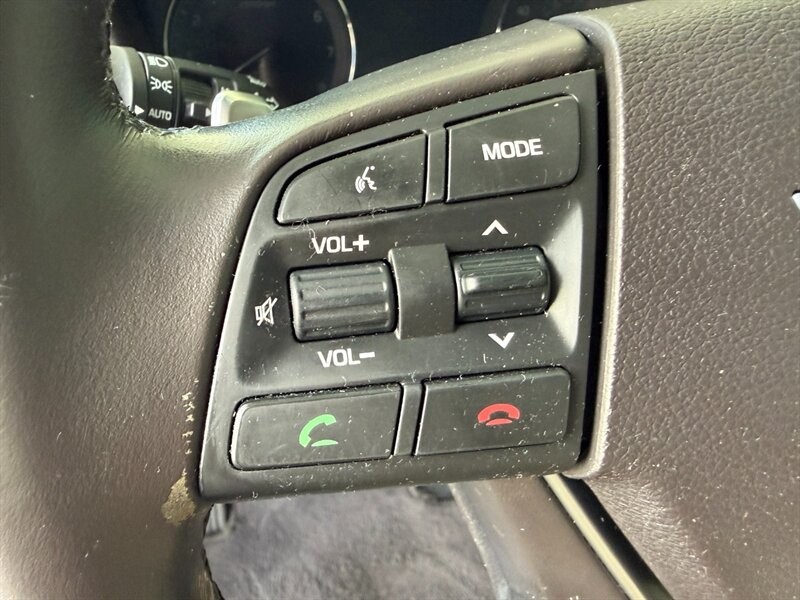 Hyundai Genesis Vehicle Full-screen Gallery Image 21