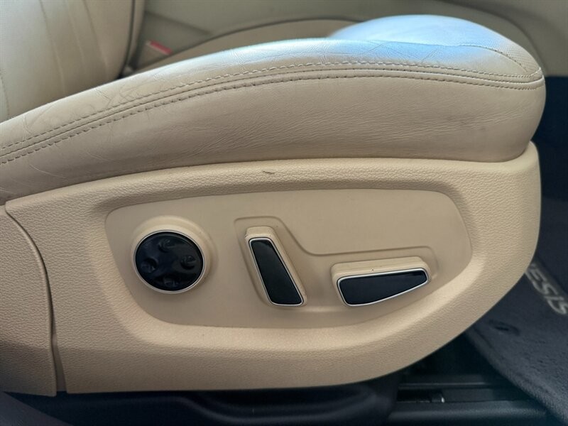 Hyundai Genesis Vehicle Full-screen Gallery Image 29