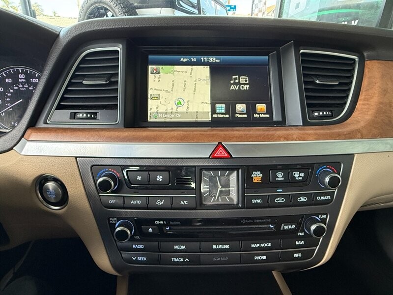 Hyundai Genesis Vehicle Full-screen Gallery Image 32