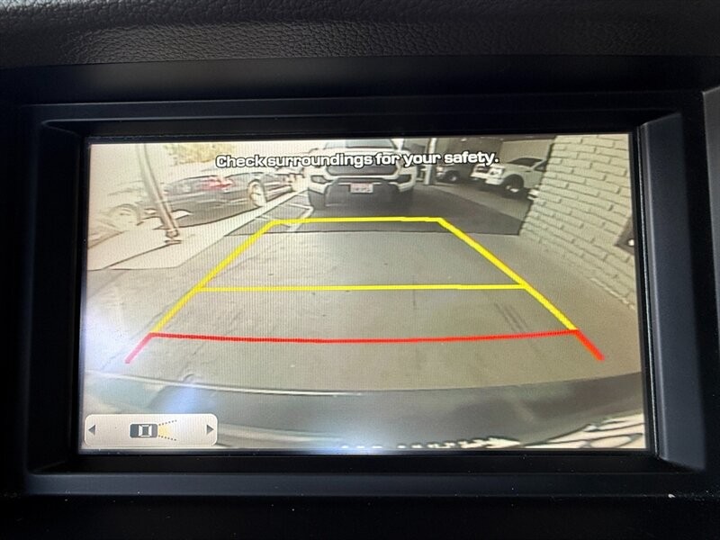 Hyundai Genesis Vehicle Full-screen Gallery Image 34