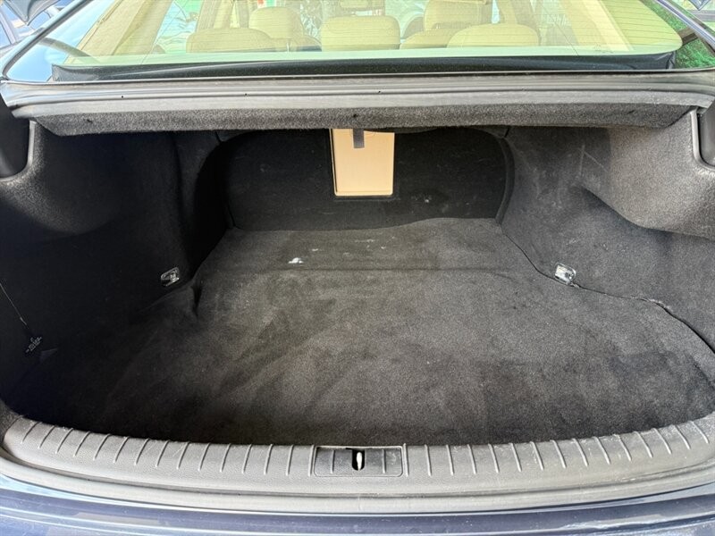 Hyundai Genesis Vehicle Full-screen Gallery Image 39