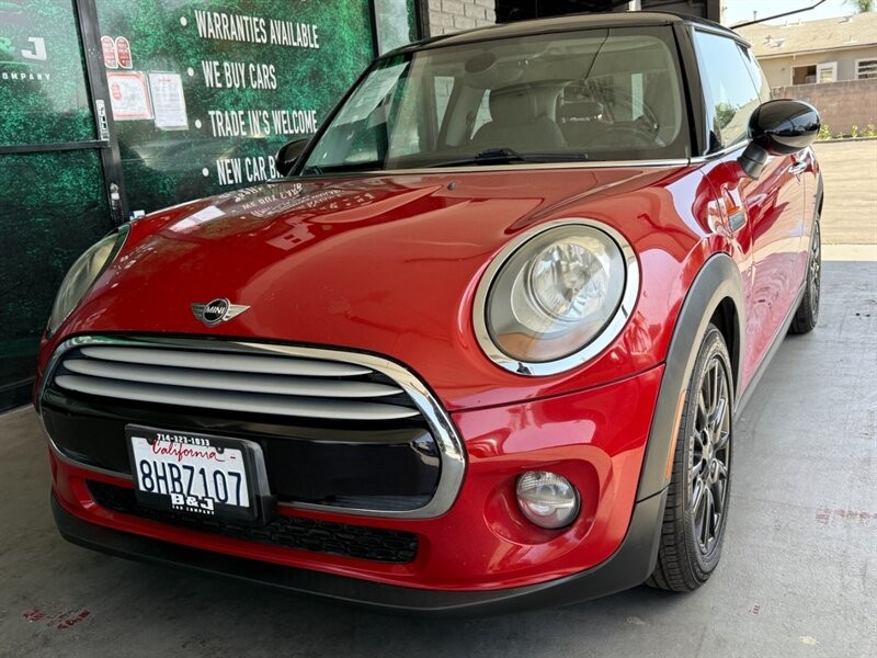 MINI Cooper Hardtop Vehicle Full-screen Gallery Image 03