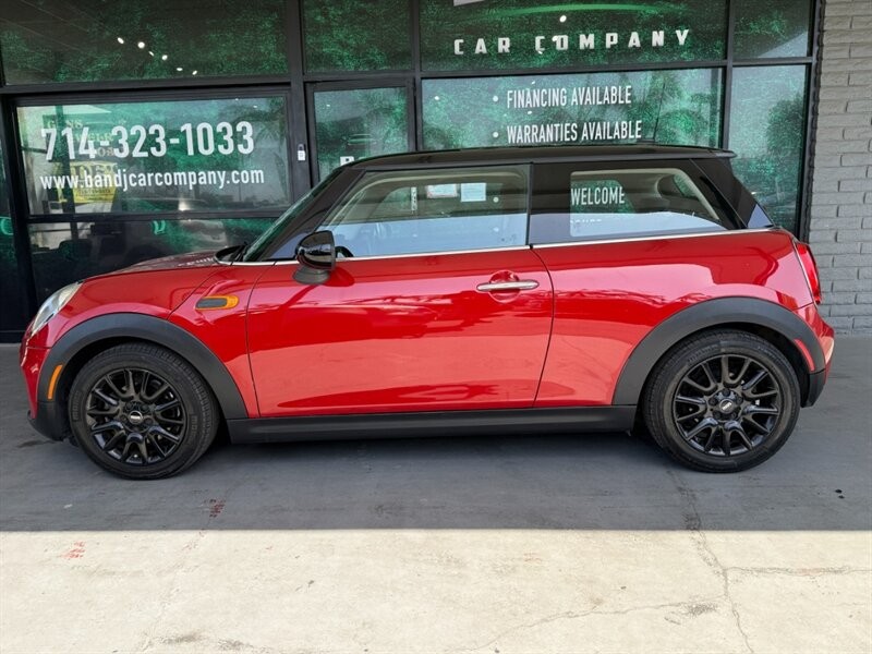 MINI Cooper Hardtop Vehicle Full-screen Gallery Image 04