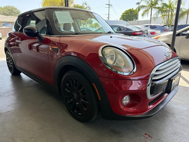 MINI Cooper Hardtop Vehicle Full-screen Gallery Image 08