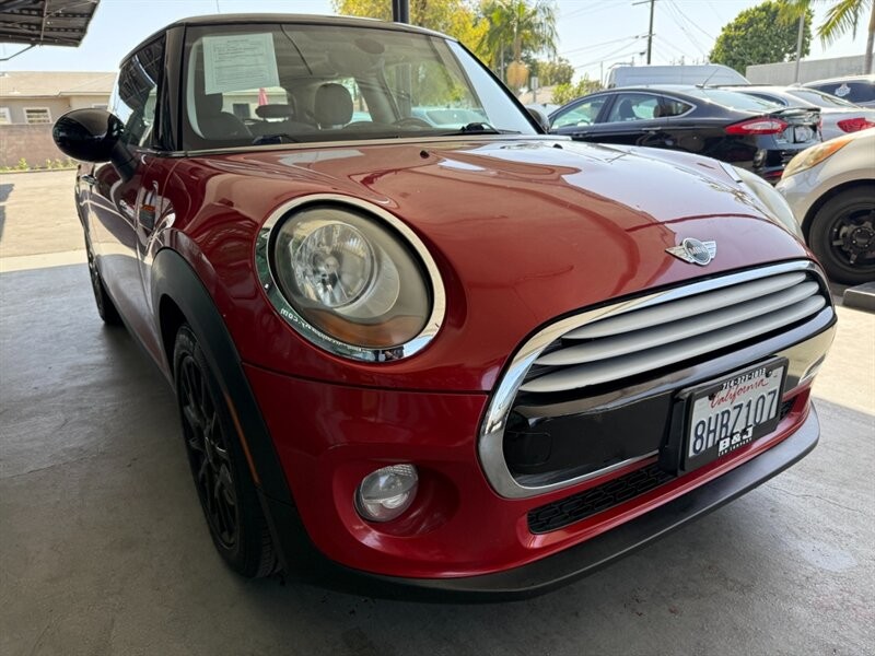 MINI Cooper Hardtop Vehicle Full-screen Gallery Image 09