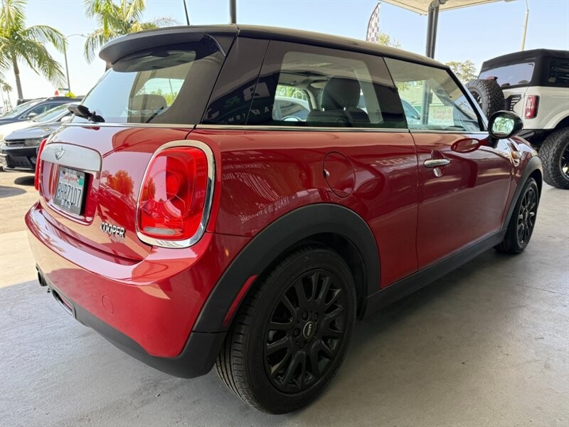 MINI Cooper Hardtop Vehicle Full-screen Gallery Image 10