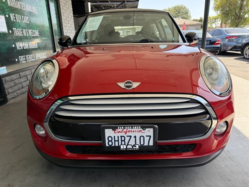 MINI Cooper Hardtop Vehicle Full-screen Gallery Image 12