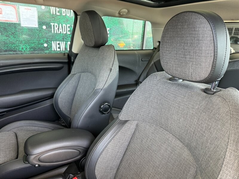 MINI Cooper Hardtop Vehicle Full-screen Gallery Image 20