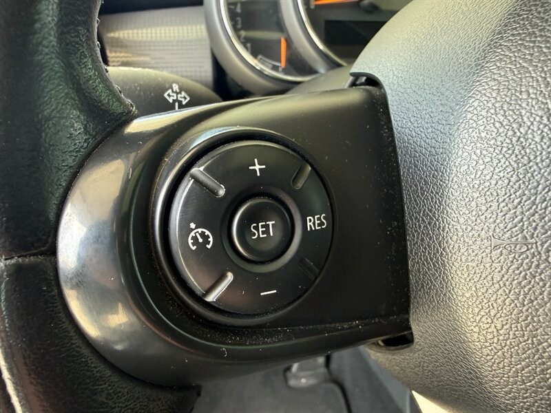 MINI Cooper Hardtop Vehicle Full-screen Gallery Image 22