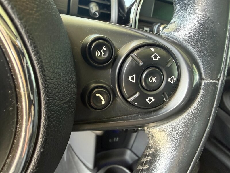 MINI Cooper Hardtop Vehicle Full-screen Gallery Image 23