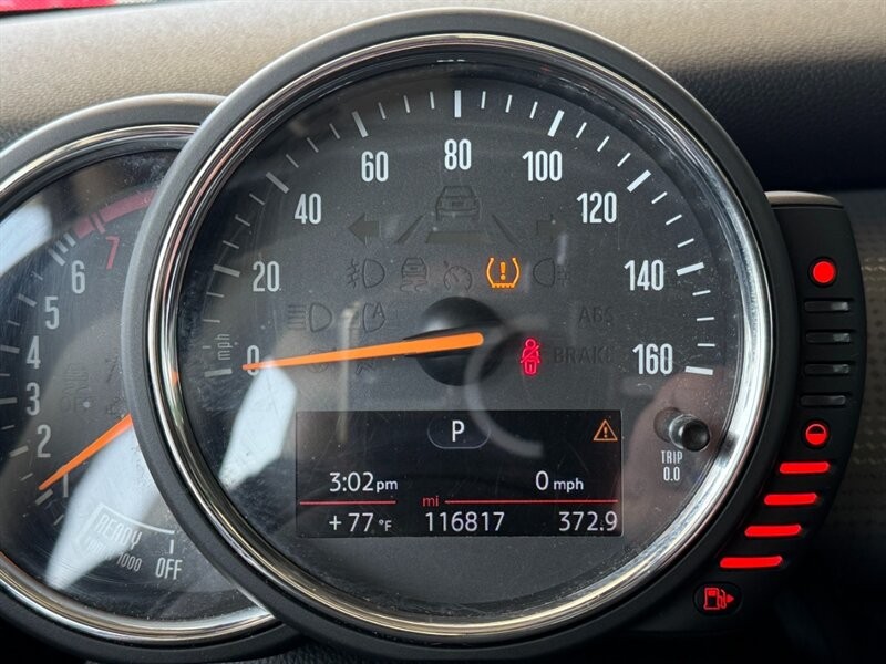 MINI Cooper Hardtop Vehicle Full-screen Gallery Image 28