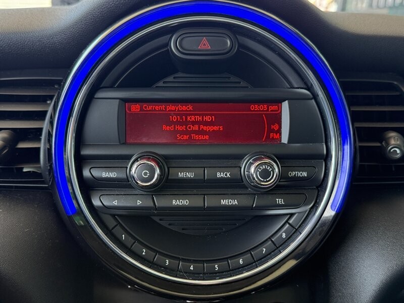 MINI Cooper Hardtop Vehicle Full-screen Gallery Image 30