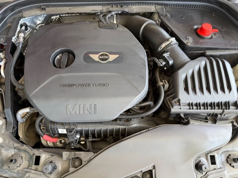 MINI Cooper Hardtop Vehicle Full-screen Gallery Image 34