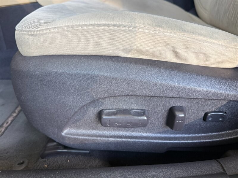 Hyundai Sonata Vehicle Full-screen Gallery Image 18