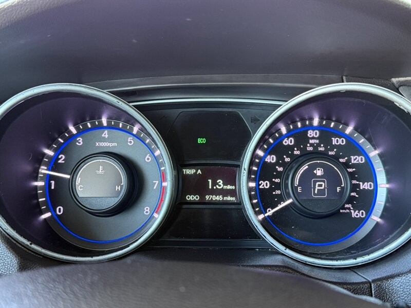 Hyundai Sonata Vehicle Full-screen Gallery Image 27