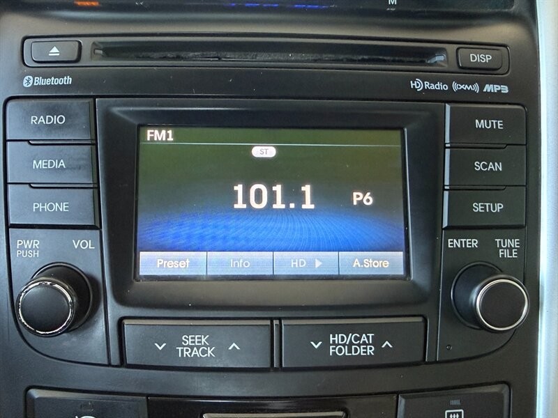 Hyundai Sonata Vehicle Full-screen Gallery Image 29