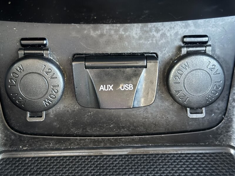 Hyundai Sonata Vehicle Full-screen Gallery Image 32