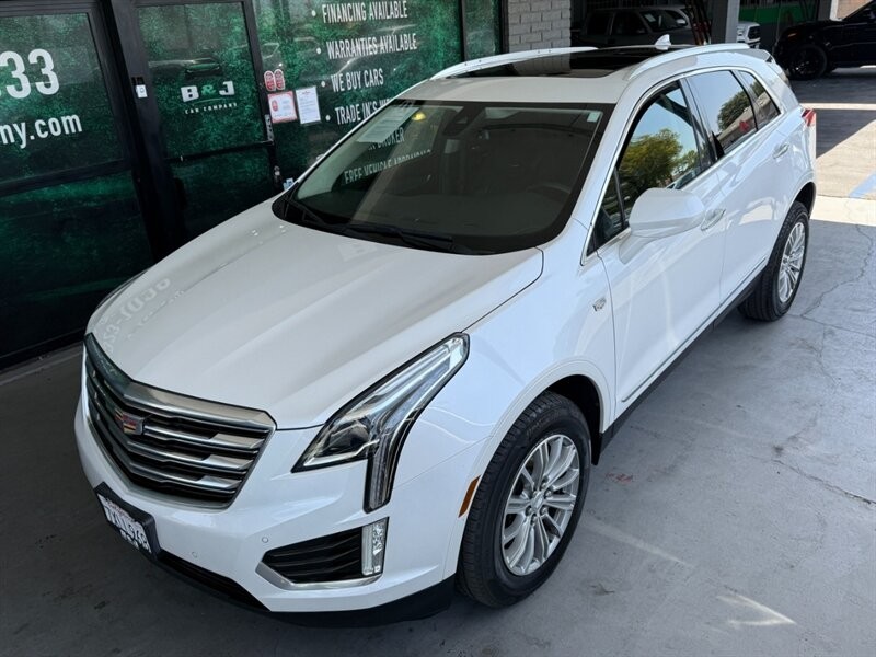 Cadillac XT5 Vehicle Full-screen Gallery Image 02