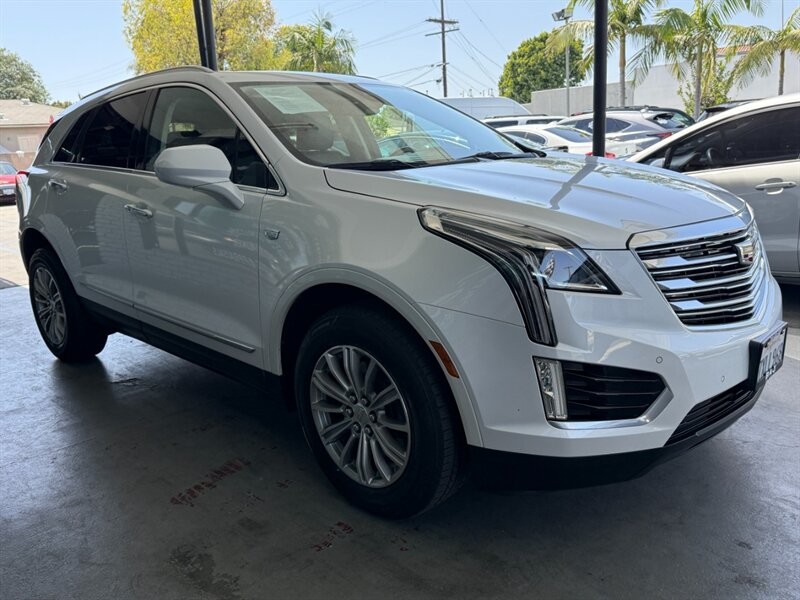 Cadillac XT5 Vehicle Full-screen Gallery Image 07