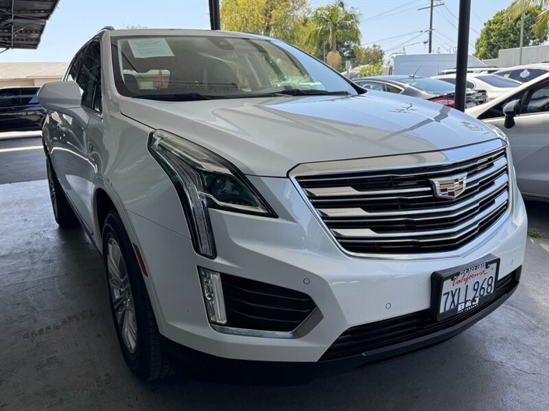 Cadillac XT5 Vehicle Full-screen Gallery Image 08
