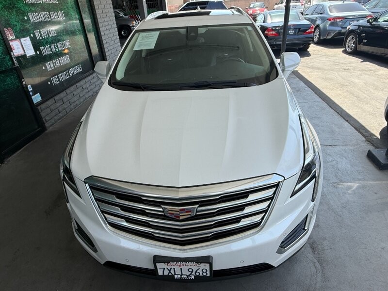 Cadillac XT5 Vehicle Full-screen Gallery Image 12
