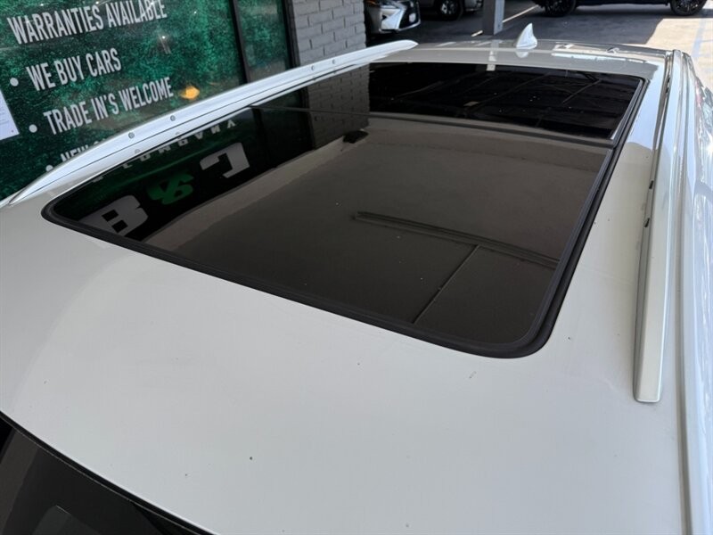 Cadillac XT5 Vehicle Full-screen Gallery Image 15