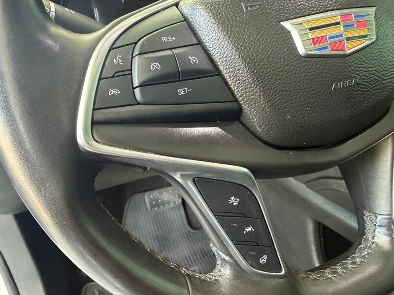 Cadillac XT5 Vehicle Full-screen Gallery Image 22