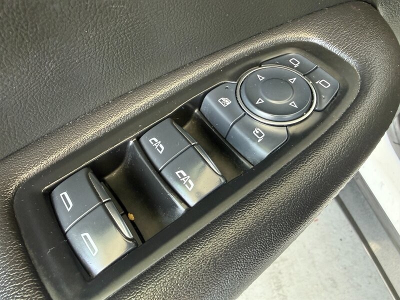 Cadillac XT5 Vehicle Full-screen Gallery Image 25