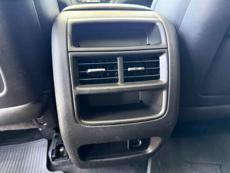 Cadillac XT5 Vehicle Full-screen Gallery Image 29