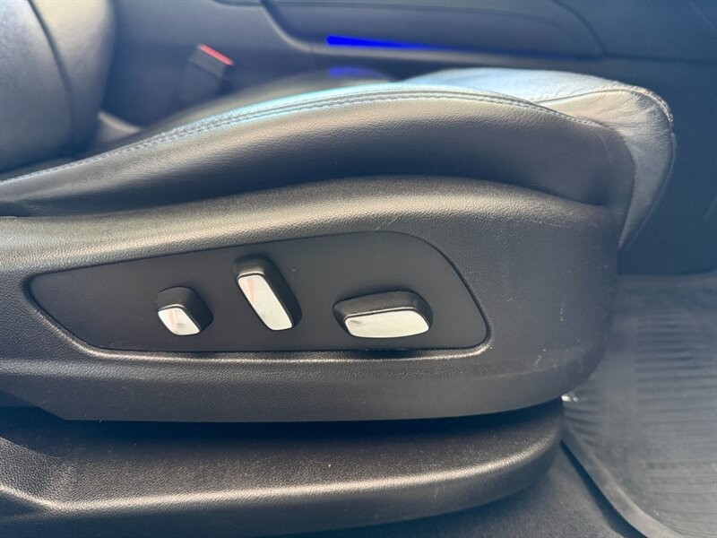 Cadillac XT5 Vehicle Full-screen Gallery Image 31