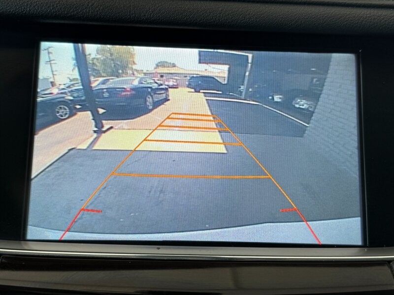 Cadillac XT5 Vehicle Full-screen Gallery Image 36