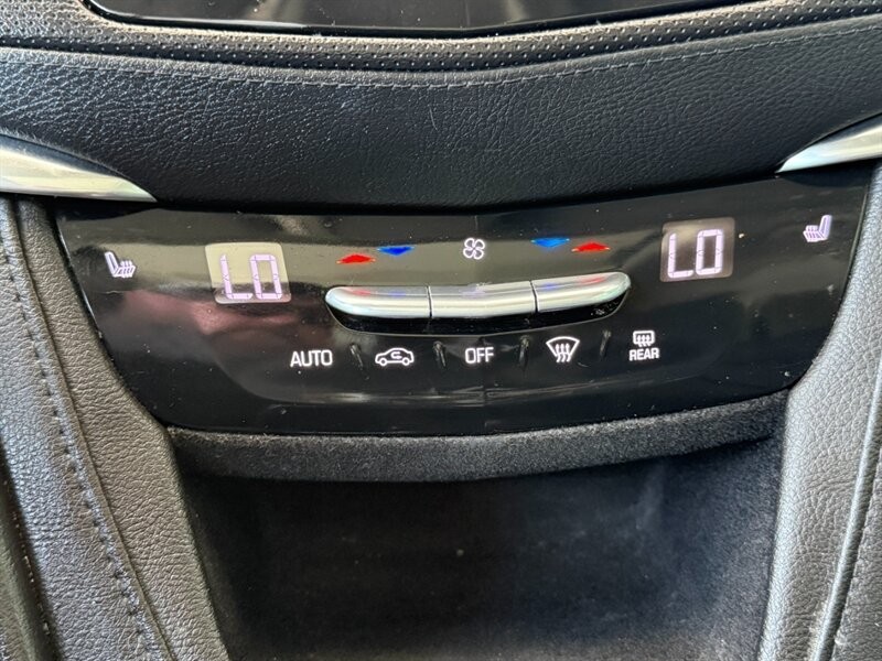 Cadillac XT5 Vehicle Full-screen Gallery Image 37