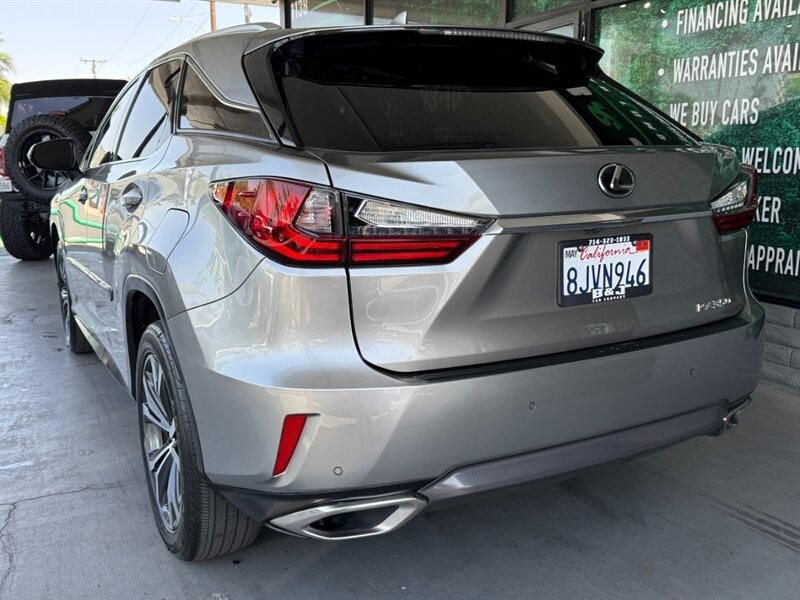 Lexus RX Vehicle Full-screen Gallery Image 07